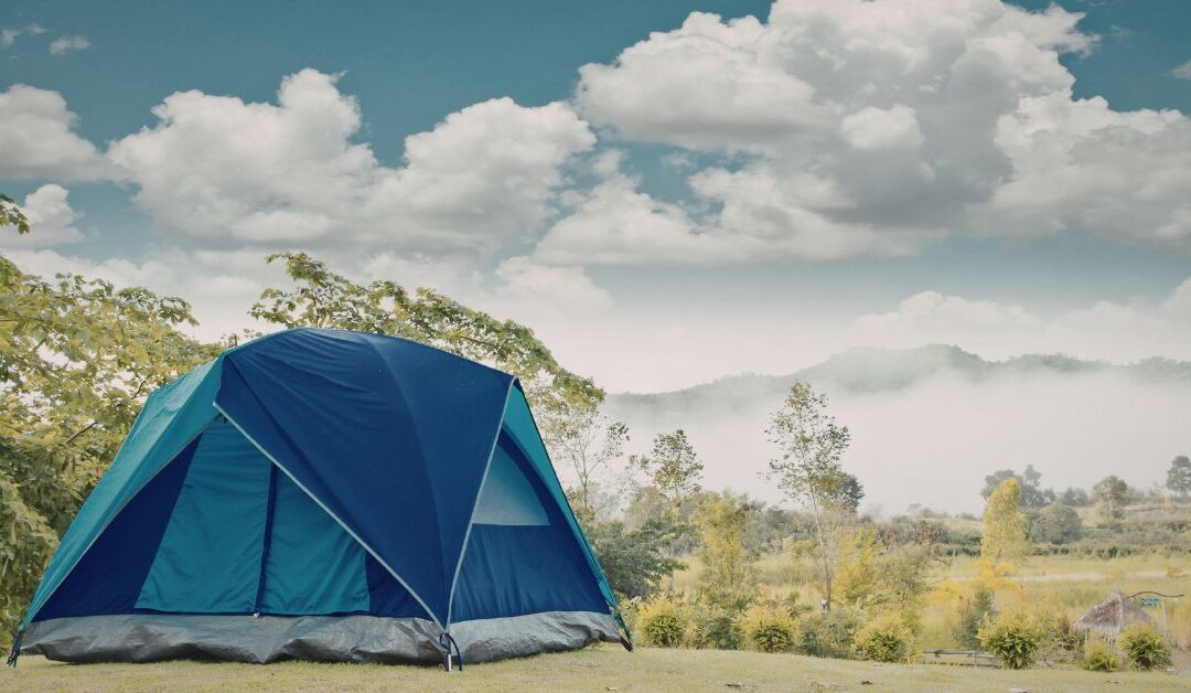 How to Stay Safe Outdoors Using Shelter & Sleeping Gear for Navigation & Survival
